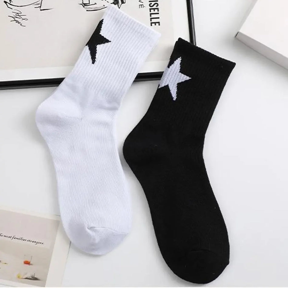 2 pairs of men's black and white socks, fashionable, multifunctional, lightweight, soft, comfortable, casual, medium-sized socks